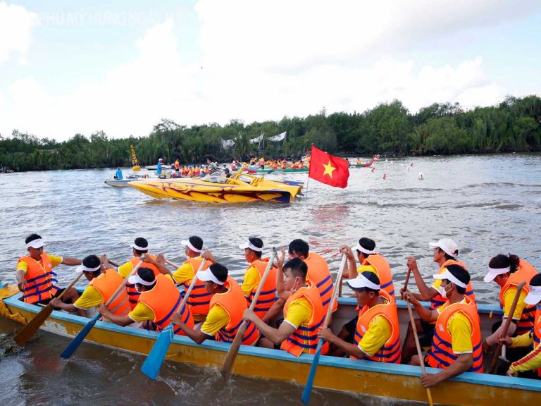 Boat race to celebrate the 25th establishment anniversary of District 7